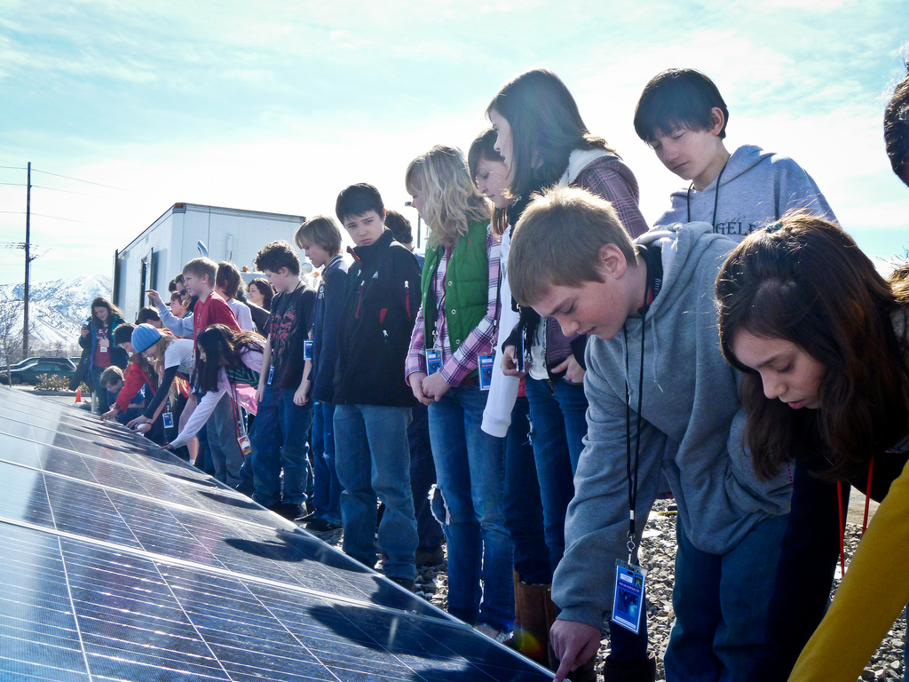 kids-with-solar-panels